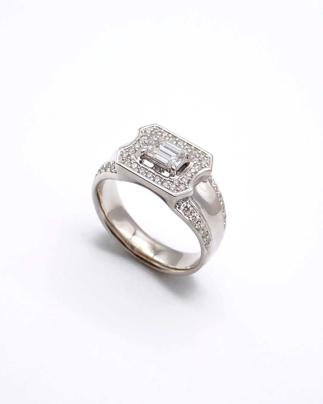 Emerald Cut Diamondリング1