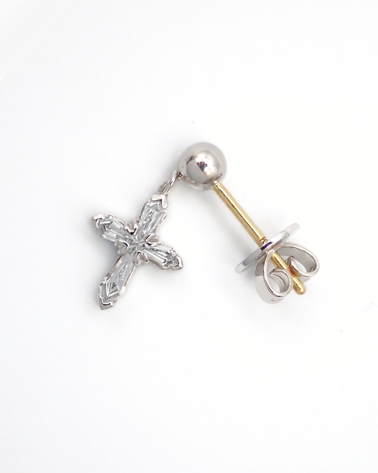 クロス型ファンシーカットダイヤモンドピアス(大)