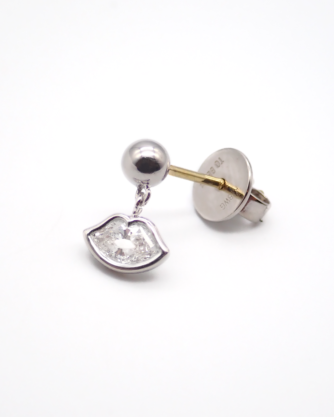 TOBExx | K18WG_天然ダイヤモンド_唇(キスマーク)のピアス_0.3ct