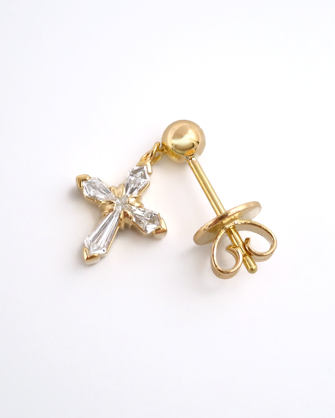 TOBExx | K18YG, クロス ピアス 天然ダイヤモンド VVS ファンシー